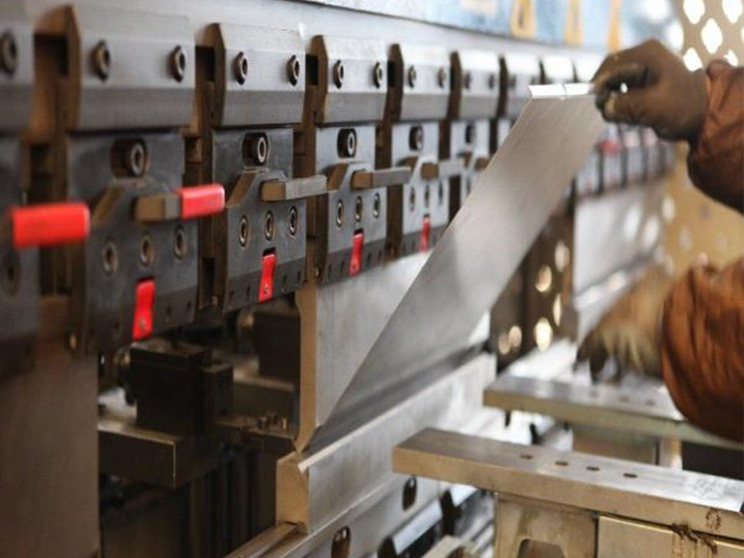 حامل النبات الأسود