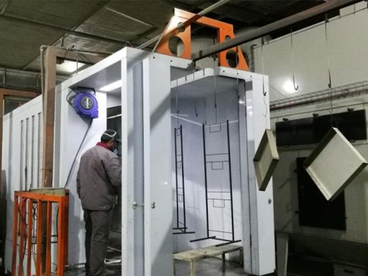 حامل النبات الأسود